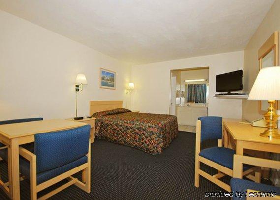 Rodeway Inn Regalodge Glendale Room photo